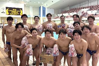 写真：1位のブルボンウォーターポロクラブ柏崎の集合写真