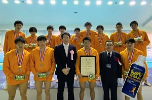 写真：男子3位の静岡県選抜の記念写真です。銅メダルを首にさげています