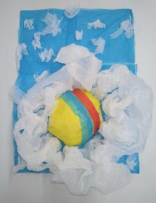 優秀賞：立体的なボールや水しぶきに見立てたビニール袋を貼り付け、立体的にできた作品