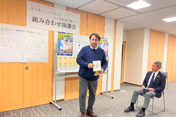 写真：抽選中の様子