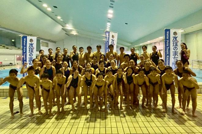 写真：日本代表選手とジュニア選手の集合写真