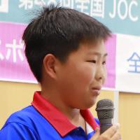写真：五十嵐キャプテンがマイクを持って抱負を述べています