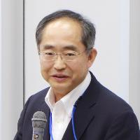写真：西巻副市長が選手の皆さんに向けて激励のことばを話しています