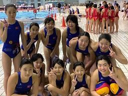 中学生女子選手の集合写真