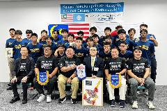 写真：教育長を囲んで記念撮影