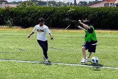 写真：ボールを取りあう様子