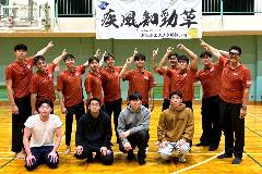 写真：体育館で記念撮影