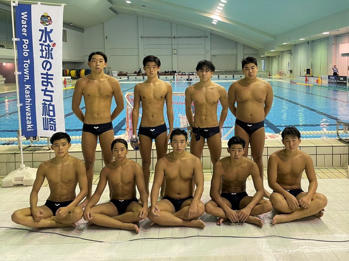 写真：新潟産業大学附属高校男子水球部の集合写真