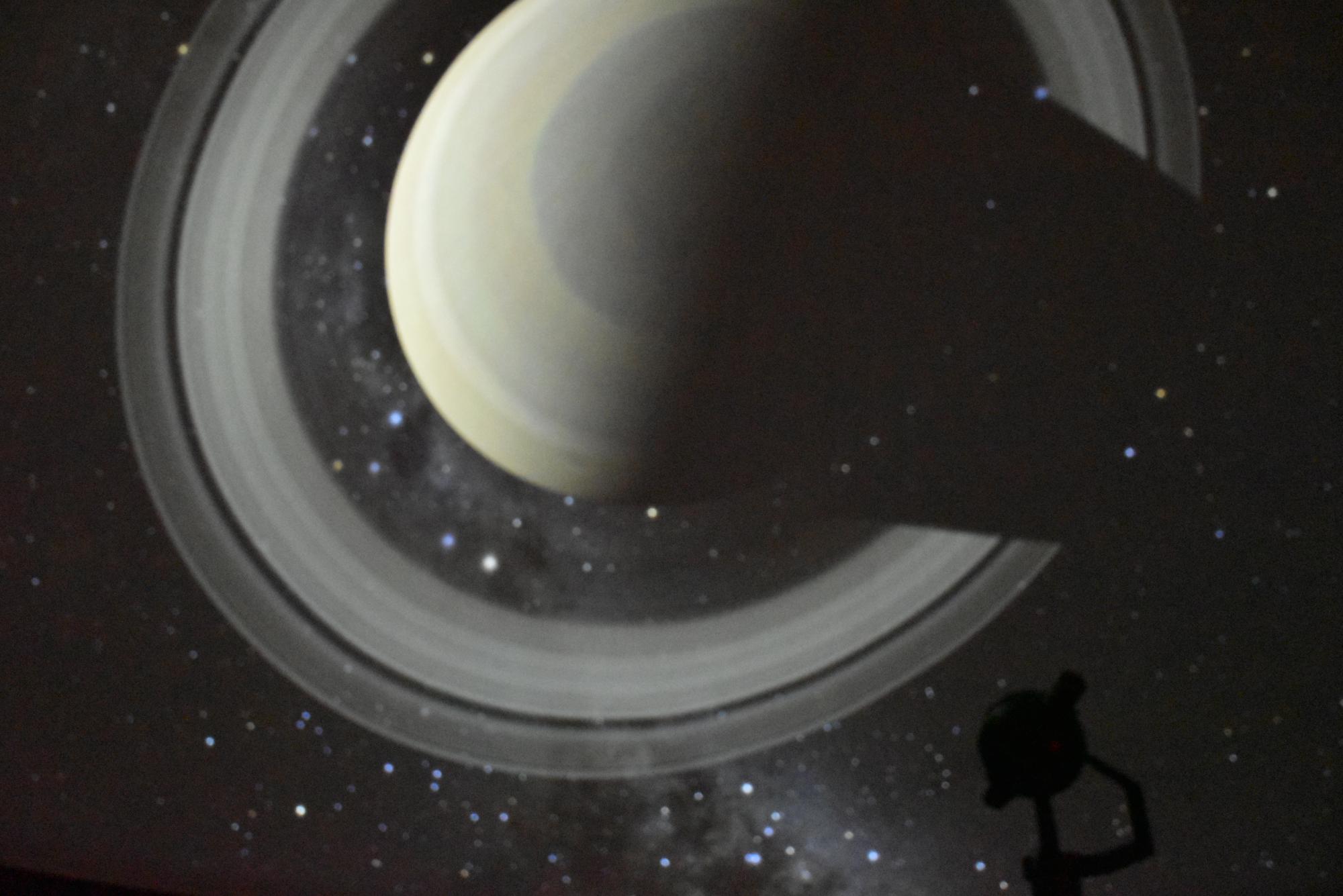 土星のわっかのようすがわかるプラネタリウムの投影画像