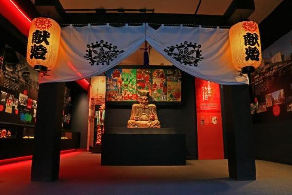 人文展示室（歴史・民俗）の入口に鎮座するエンマ様の写真