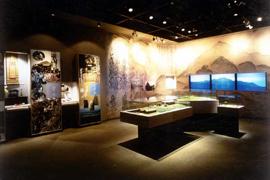 薬師信仰の霊山・米山（993メートル）へといざなう展示室の写真