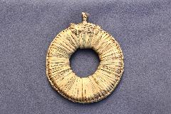 ワラで作る鍋敷きです。