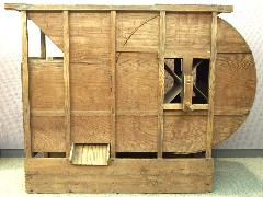 唐箕は風の力で籾とごみを選別する道具です。