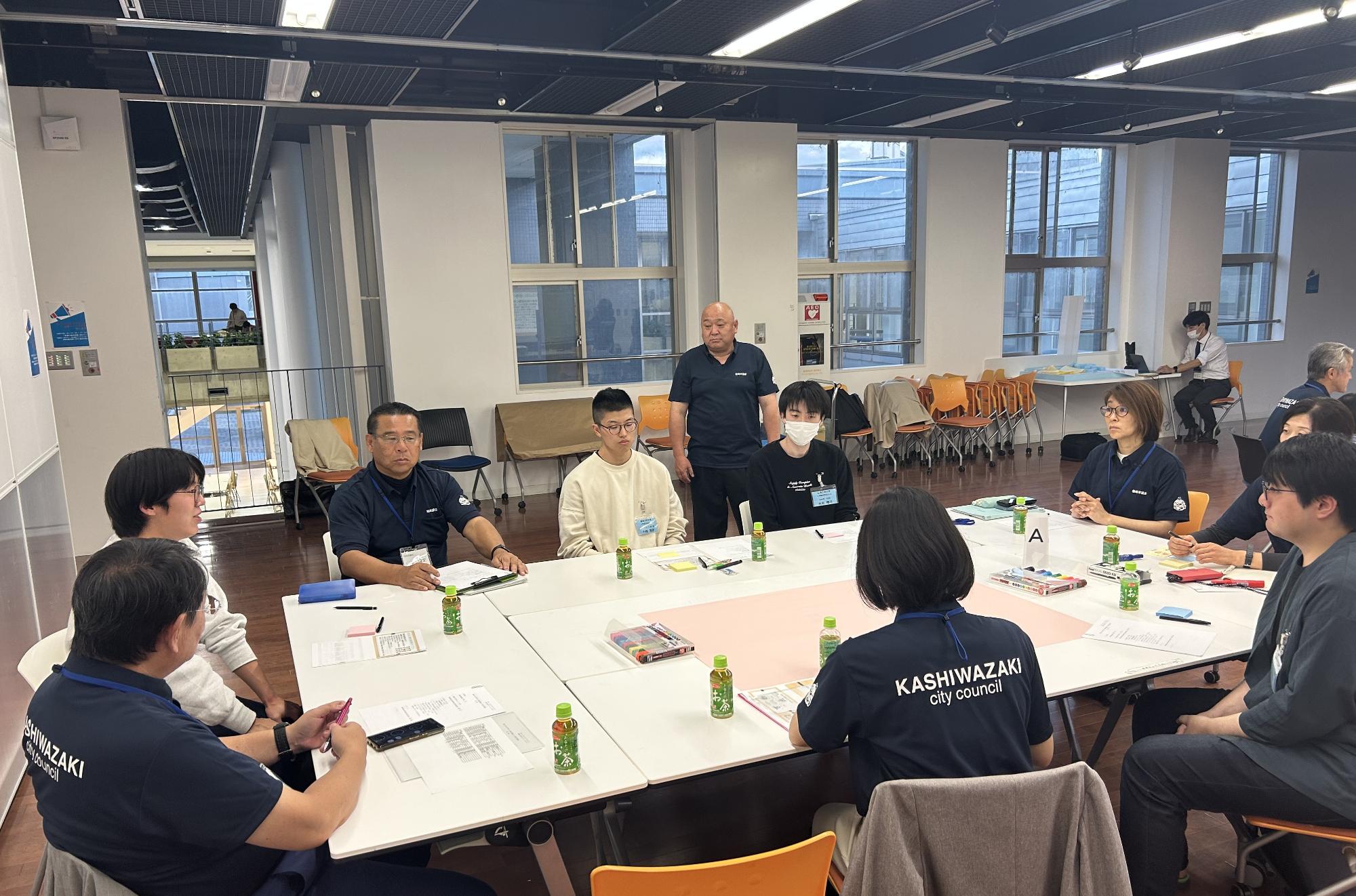 10月15日新潟工科大学で開催した学生と市議会議員との意見交換の様子