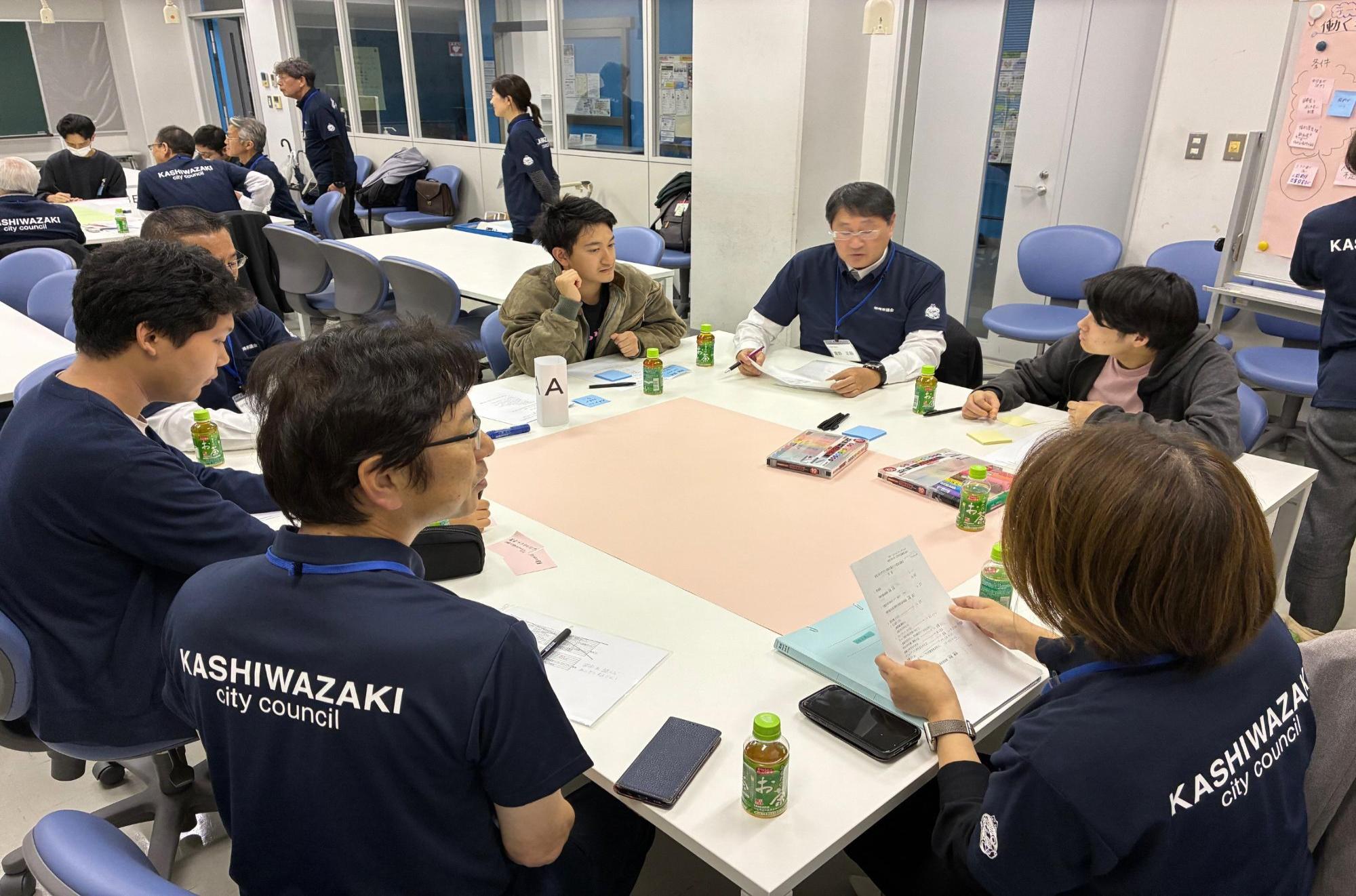 10月22日新潟工科大学で開催した学生と市議会議員との意見交換の様子