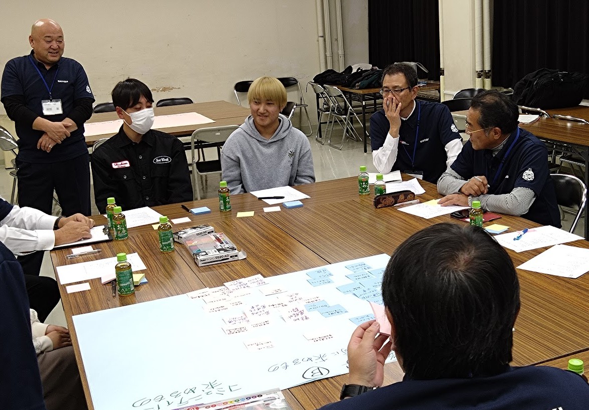 11月19日新潟産業大学で開催した学生と市議会議員との意見交換の様子