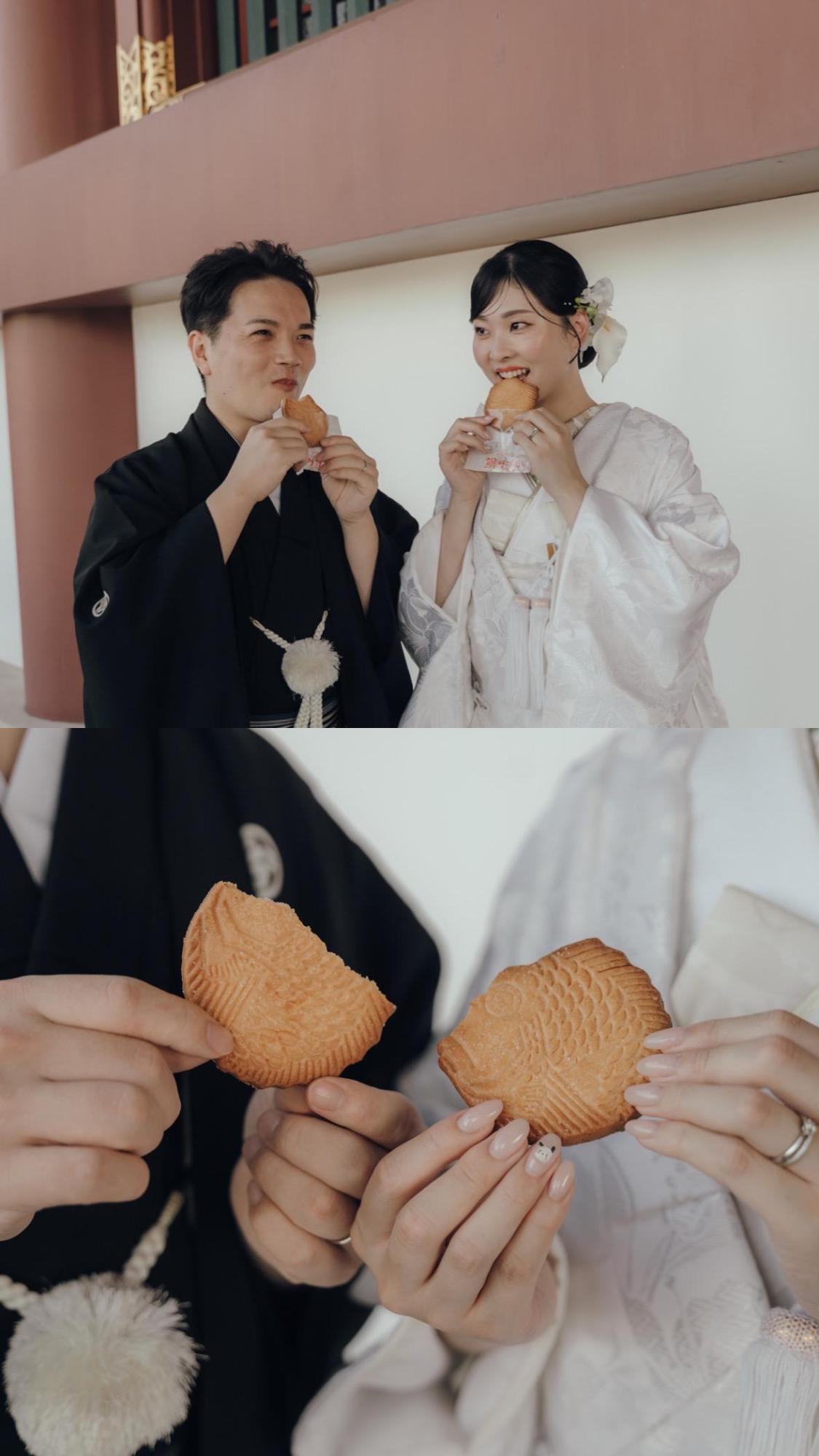 写真：自分たちの結婚式で大好きな鯛サブレをかじるみゆたそさんご夫婦