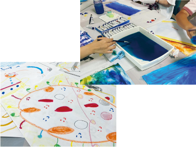 写真：アート活動中の写真2点。1つは青色の絵の具を塗っている手元の写真と、もう1点は出来上がった作品の写真