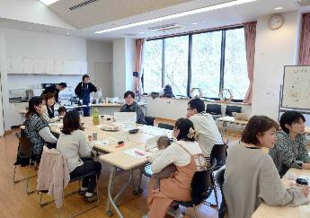 談笑する参加者