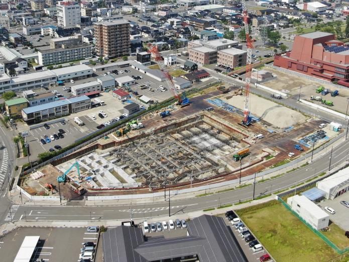 工事の様子を新庁舎敷地の南西より撮影した写真