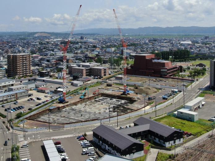 新庁舎建設地南西から撮影された建設工事の様子の写真