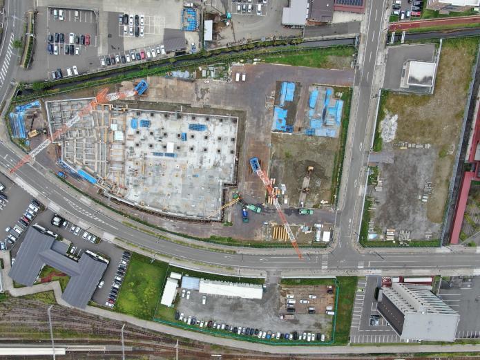 免震層の工事の様子を新庁舎敷地の真上より撮影した写真