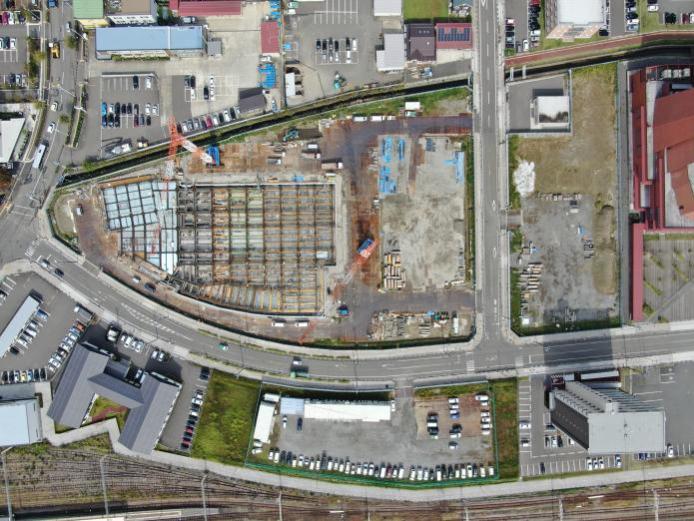 1階床の工事に着手している様子を新庁舎敷地の真上より撮影した写真